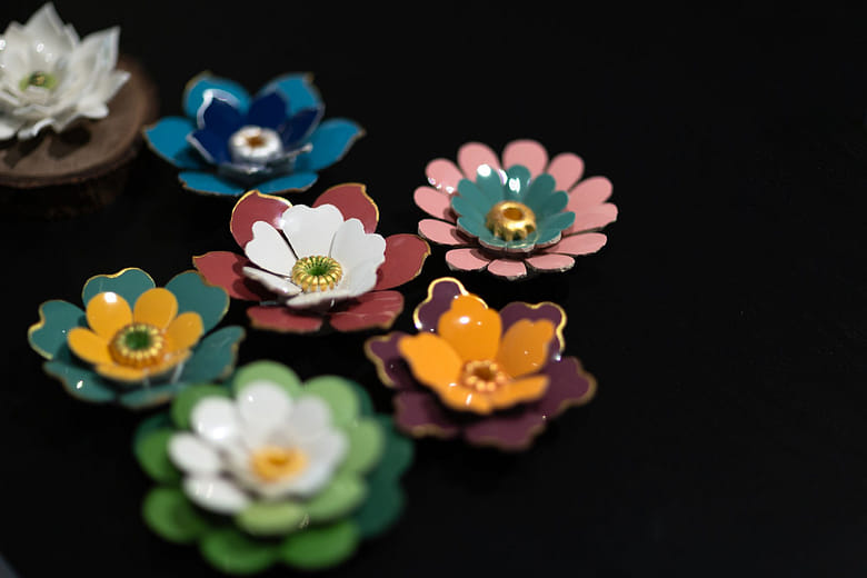 剪粘香座、筆座 Incense Holder and Pen Holder