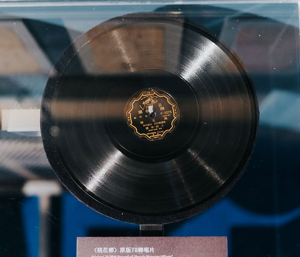Original 78 RPM Record of“Peach Blossom Village”