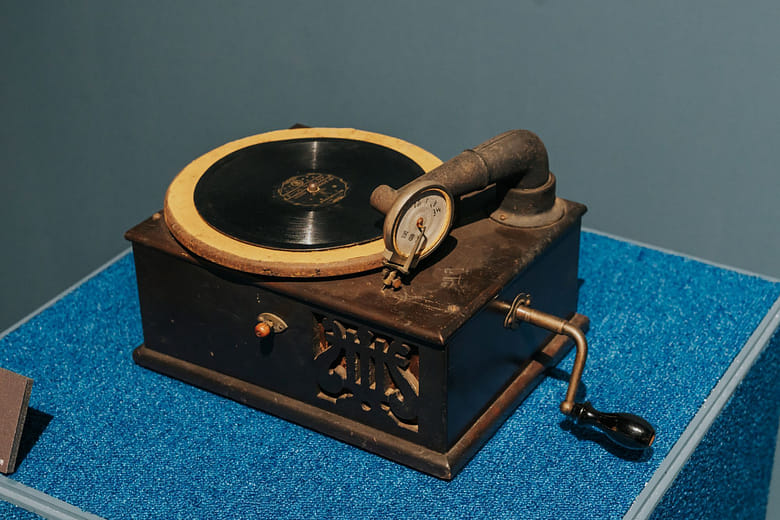 Golden Bird Brand Gramophone