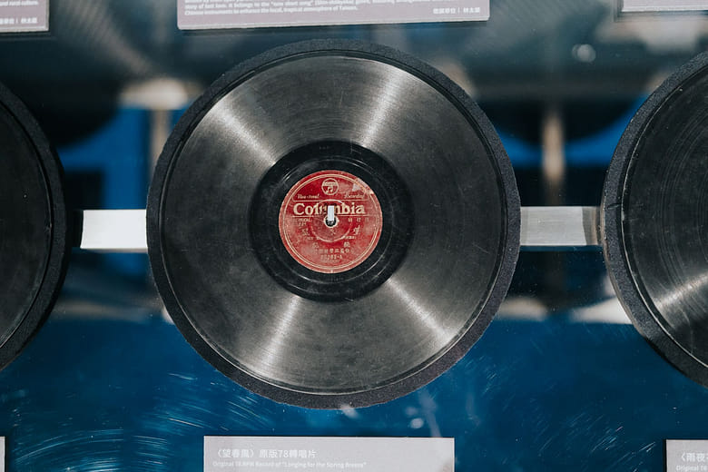 Original 78 RPM Record of “Longing for the Spring Breeze”