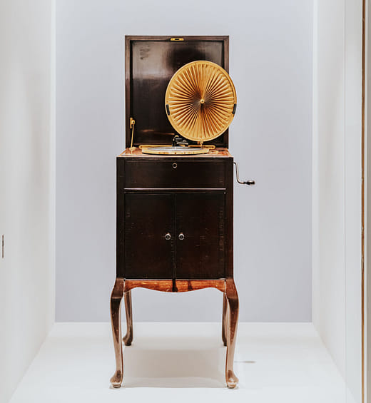 HMV 510 Lumière Floor-standing Gramophone