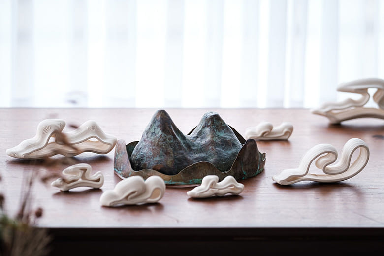 飲. 山水 Behind the Mountains