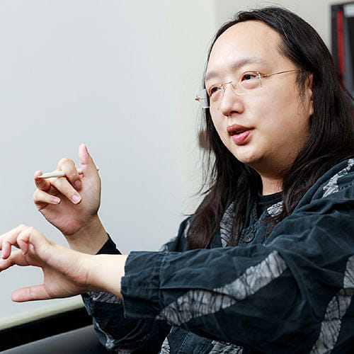 社創難題！低迷內閣只有她不怕抗議