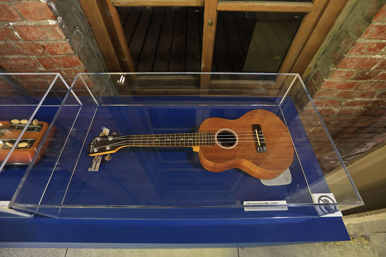 文夏與四姊妹用烏克麗麗