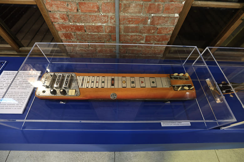 文夏與四姊妹用夏威夷吉他