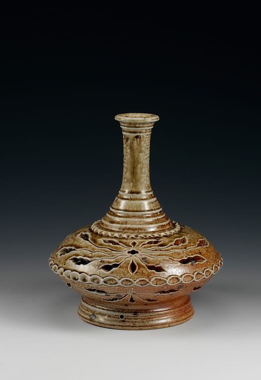 鏤空菊紋長景瓶