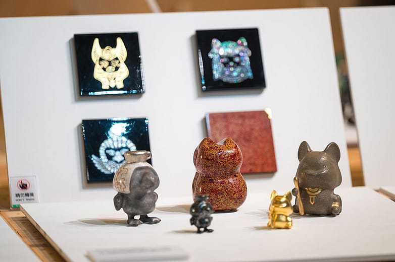 Tea Guardian / White-Feathered Whisperer