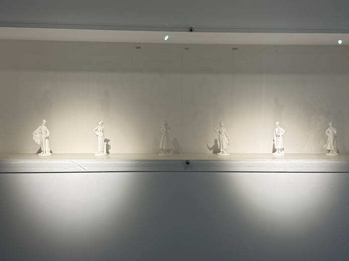 櫥窗陶瓷玩偶A區