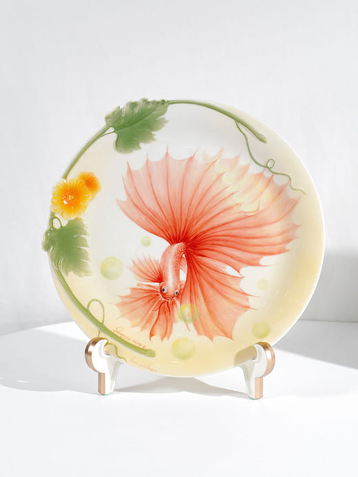 手繪瓷盤─自由之舞 Hand-painted Porcelain Plate - "Freedom of Flow"