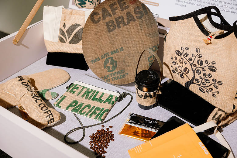 咖啡豆麻布袋研發環保板材 Environmental-friendly panels made from Coffee bean bags