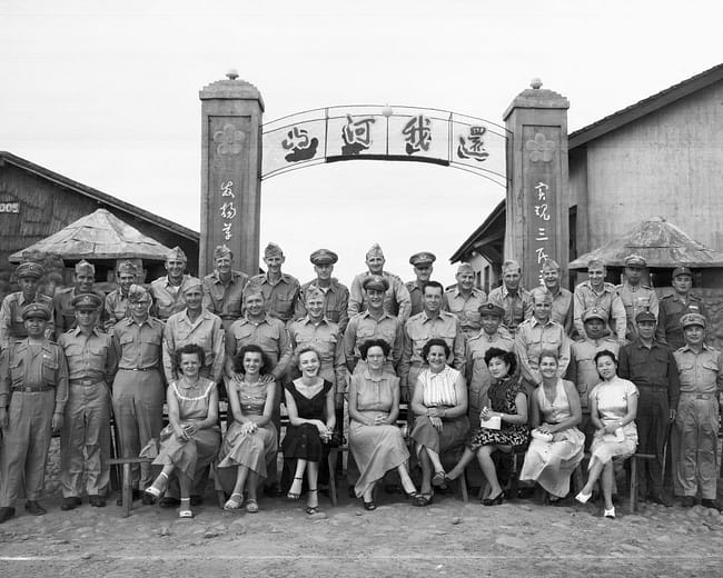 陸軍五十二軍副軍長榮升布達並美軍顧問團攝影紀念