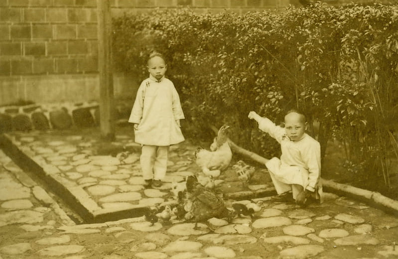 姜淳妹與姜蘭英小時候