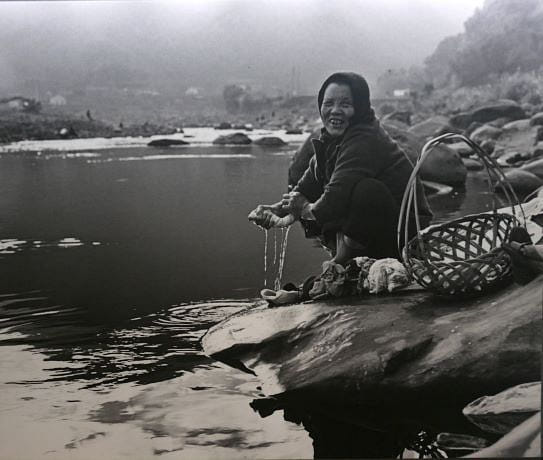 溪邊浣衣—李湞吉之母