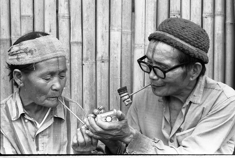 抽菸斗的泰雅族人