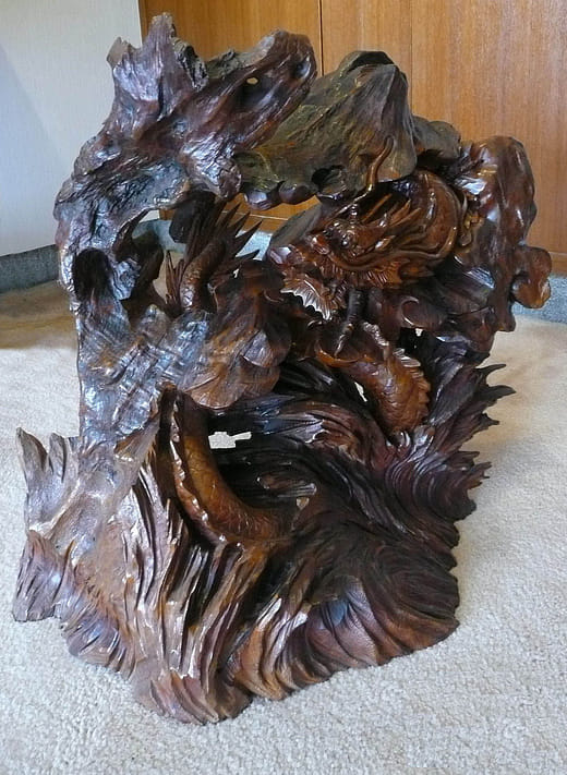 龍形木雕擺飾 Decorative wood dragon sculpture