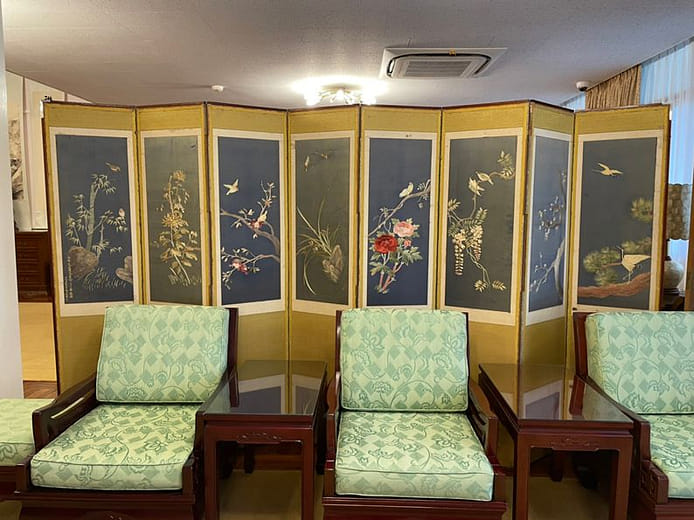 花鳥刺繡屏風 Flower and bird embroidered screen