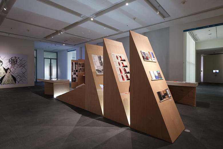 何佳興作品展示桌