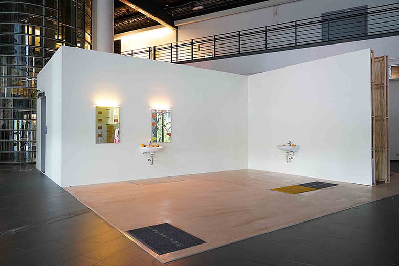 像是顆濾心，物質穿越過你便成為你的一部份 Like a filter, matters passed through you and became a part of you