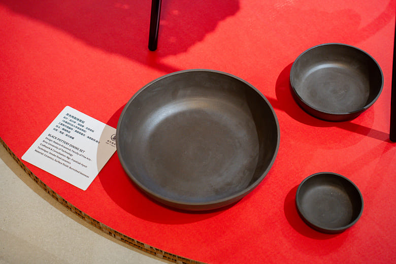 BLACK POTTERY DINING SET