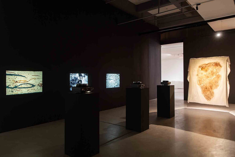 《冷河河床下》Under the Cold River Bed