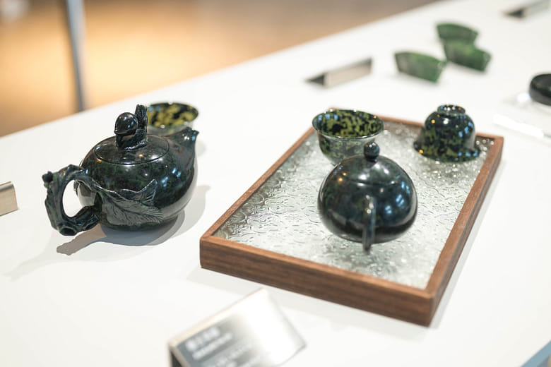 桃墨玉茶組 Peach-Ink Jade Tea Set