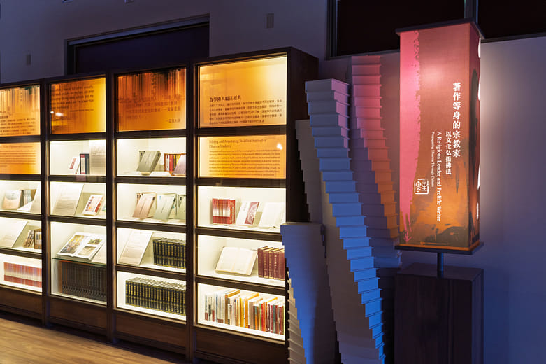 Editing and Annotating Buddhist Sutras For Dharma Students
