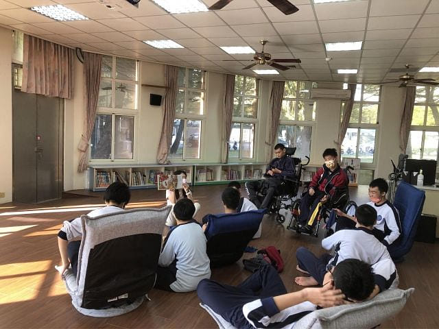 共讀 如冬陽般凝聚溫暖