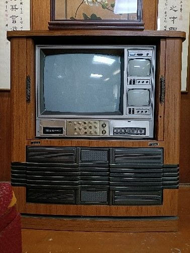 三畫面電視機