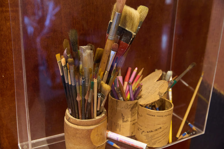 Pen and brush holders on the work desk.