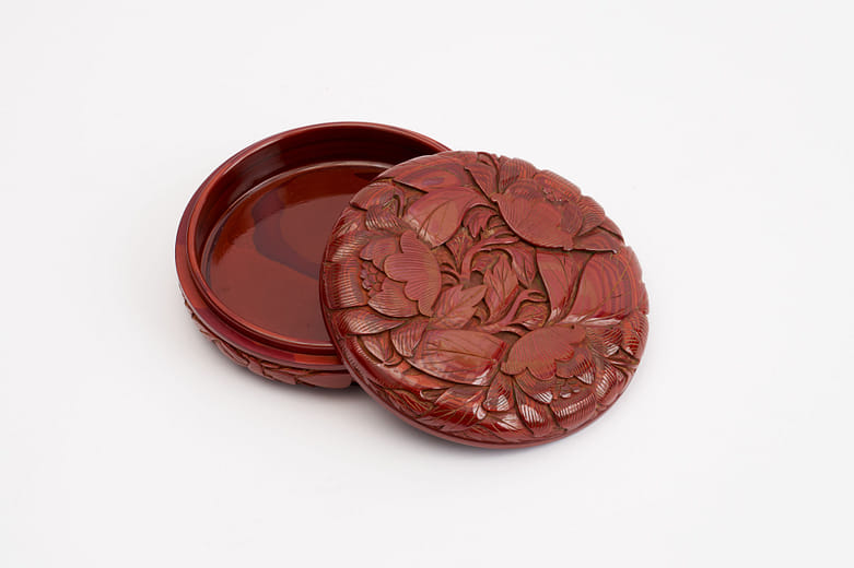 雕漆圓盒Carved Lacquer Round Box