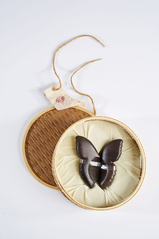 《化蝶》原木按摩梳 “Evolve To A Butterfly” Log Massage Comb