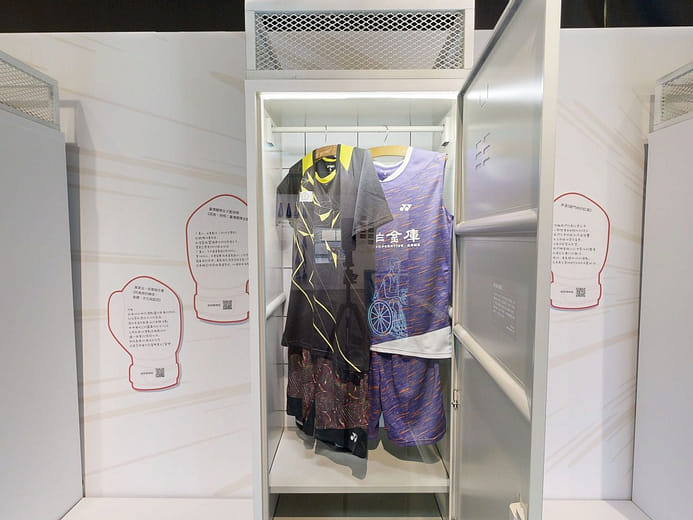 周天成比賽服(2套，共4件)