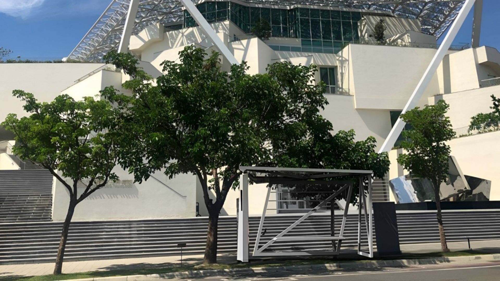 城市中途 - MID-WAY BUS STOP