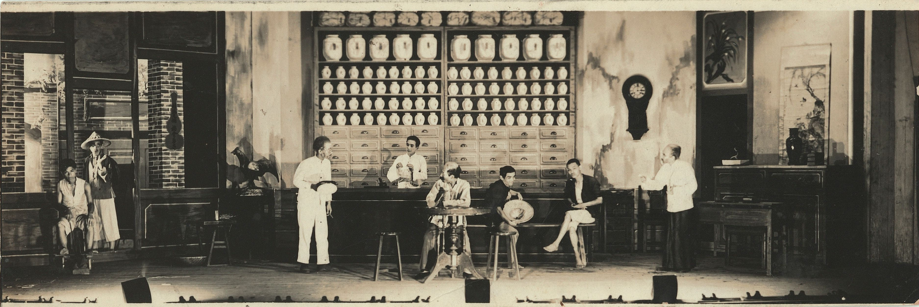 厚生演劇研究會演出《閹雞》劇照