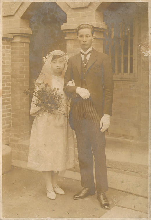 Wedding photo of Tân Si̍t-kî (Chen Chih-chi)