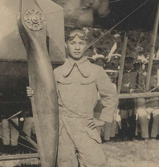 Two postcards commemorating flights piloted by Mr. Tsiā Bûn-ta̍t (Hsieh Wen-ta)