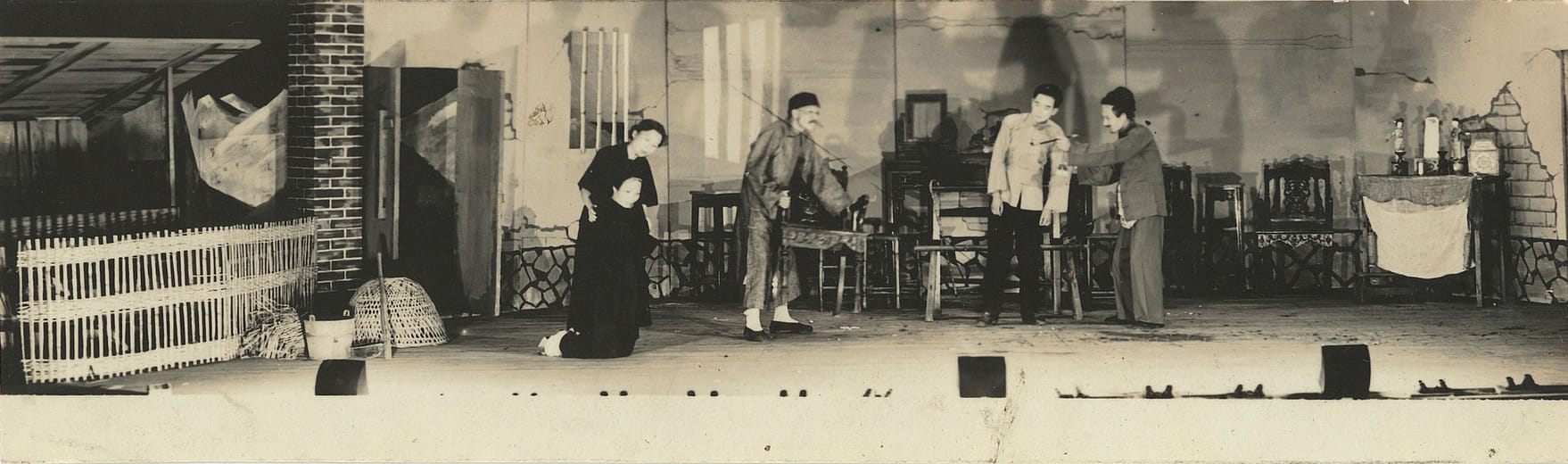 厚生演劇研究會演出《閹雞》劇照